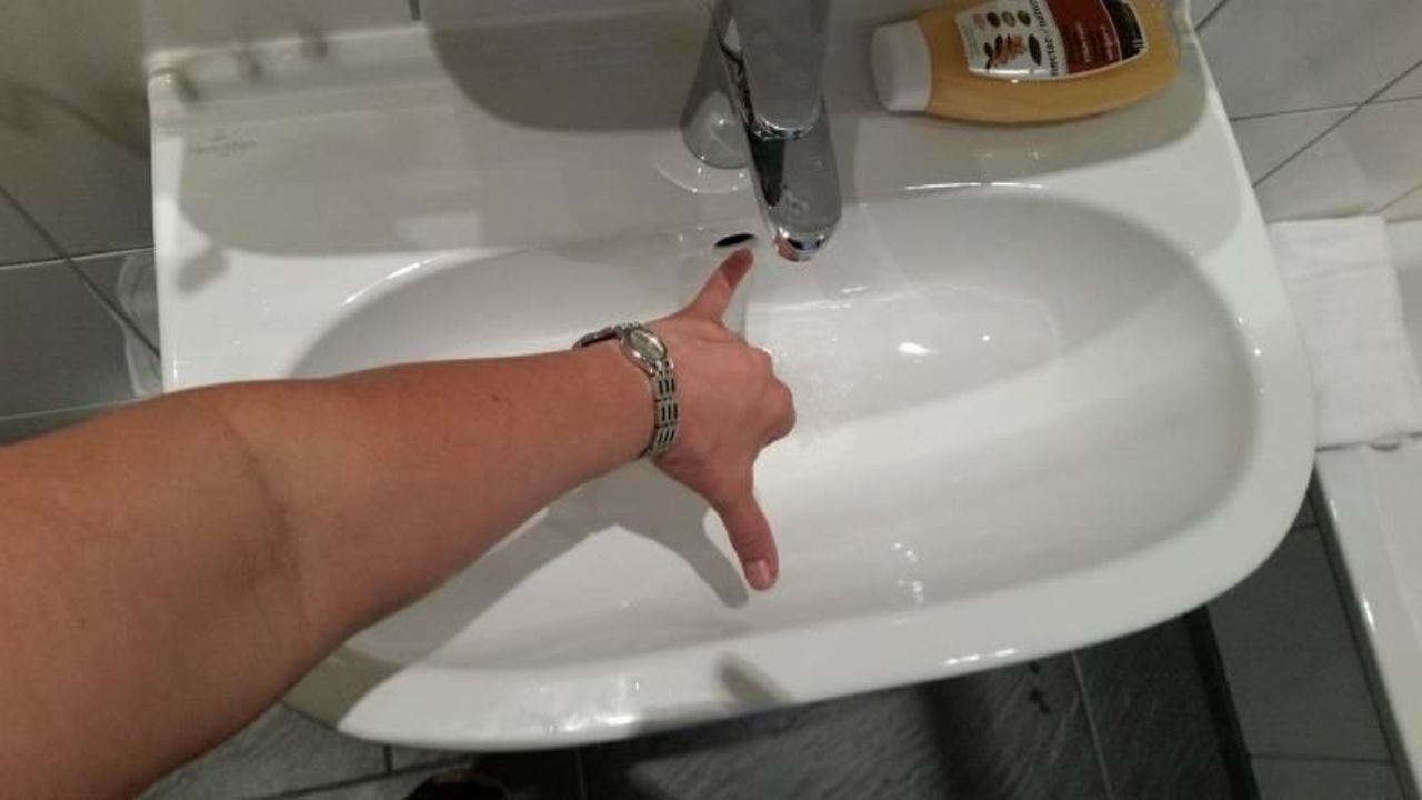 "Waschbeckenbreite im Badezimmer" Novum Hotel Belmondo Hamburg (Hamburg