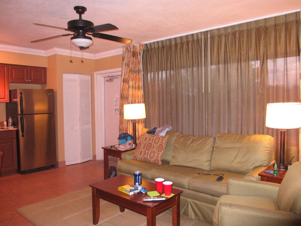 "Wohnbereich, Küchenzeile" Hotel The Away Inn (Lauderdale-by-the-Sea