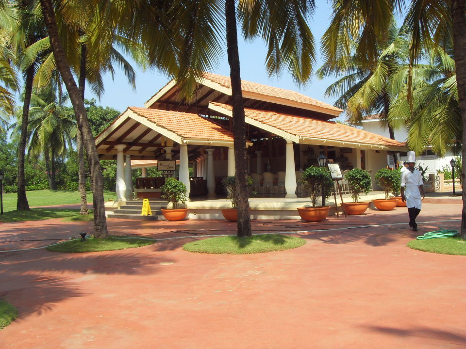 "Fish & Olive Bar auf der Hotelanlage" Hotel Holiday Inn Resort Goa (Betul) • HolidayCheck (Goa