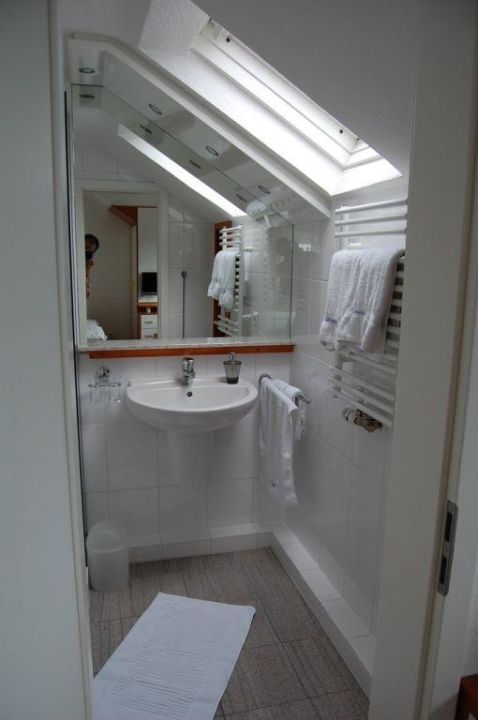 Bad Mit Dachfenster Hotel Hanseat Helgoland Holidaycheck Schleswig Holstein Deutschland