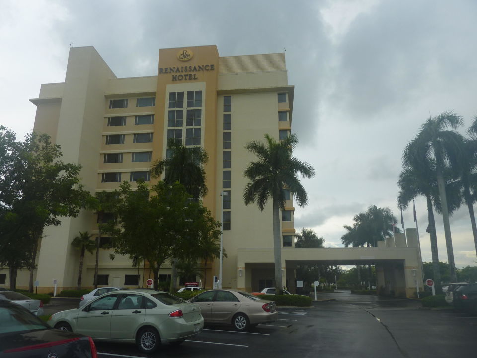 "Hotel Renaissance Fort Lauderdale Parking Lot" Renaissance Fort