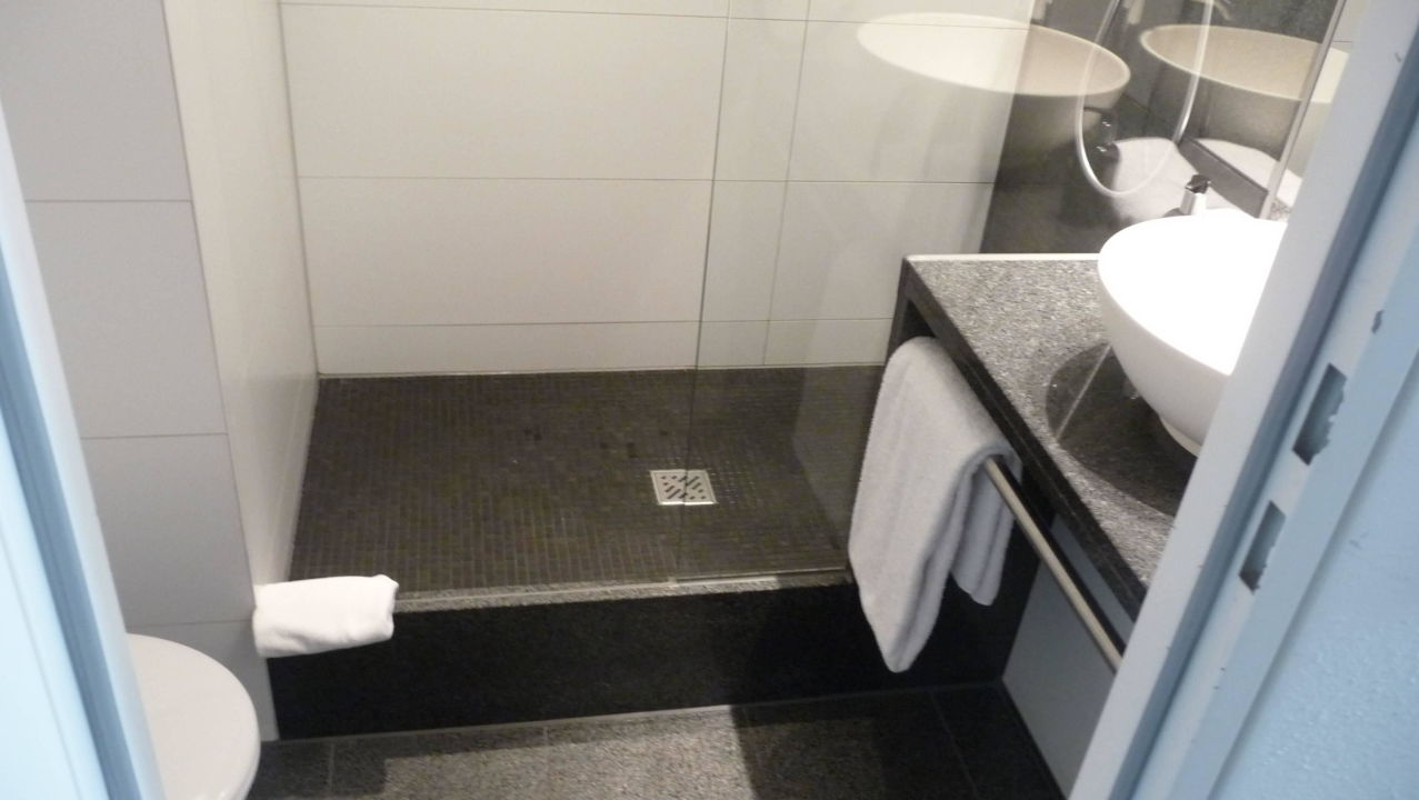 dusche-motel-one-berlin-hauptbahnhof-berlin-mitte-holidaycheck