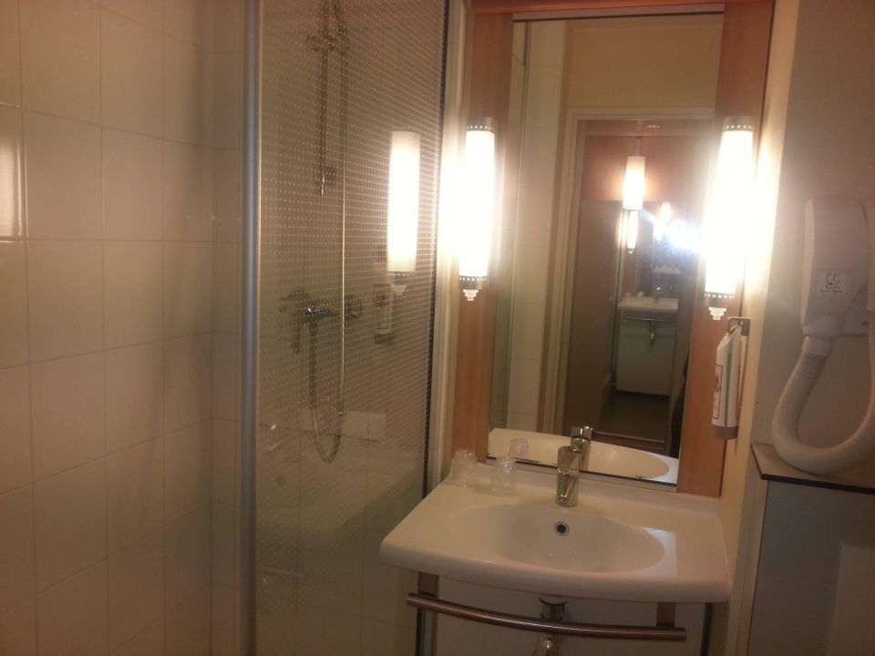 "Badezimmer" ibis Hotel Paris Montmartre 18ème (Paris) • HolidayCheck