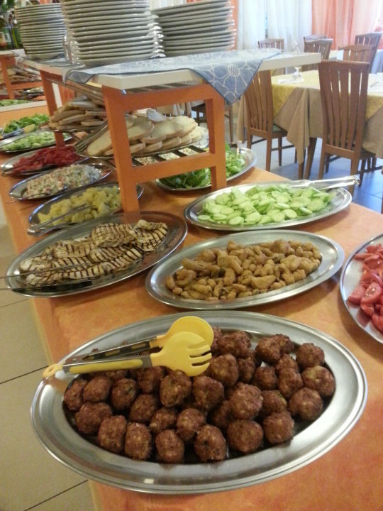 "Antipasto a buffet di verdure crude e cotte" Hotel ...