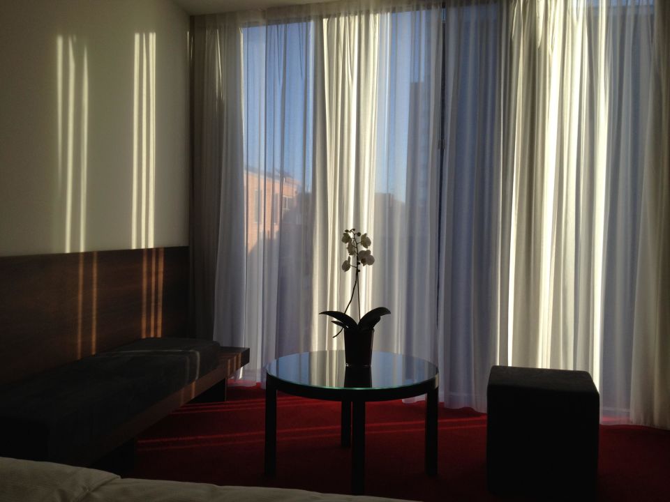 Zimmer Mit Fensterfront Empire Riverside Hotel Hamburg Hamburg