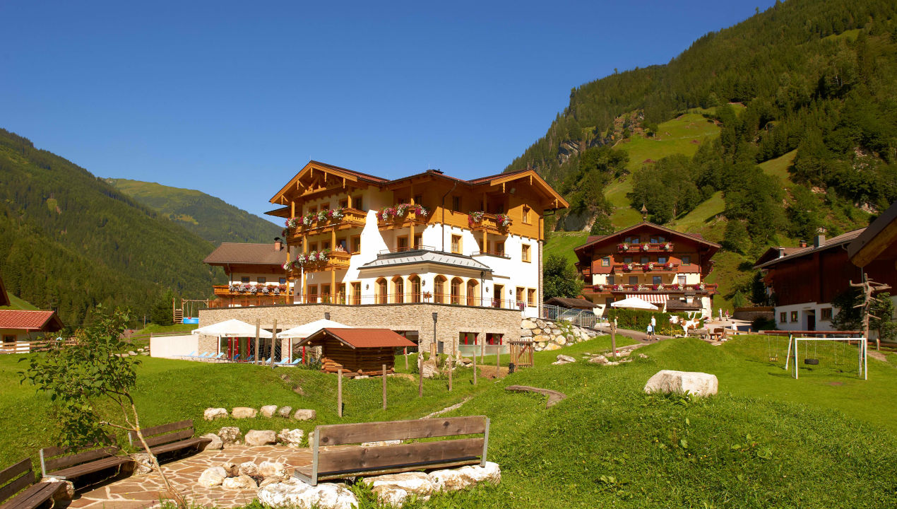 "Außenansicht" Familotel Familienhotel Oberkarteis (Hüttschlag