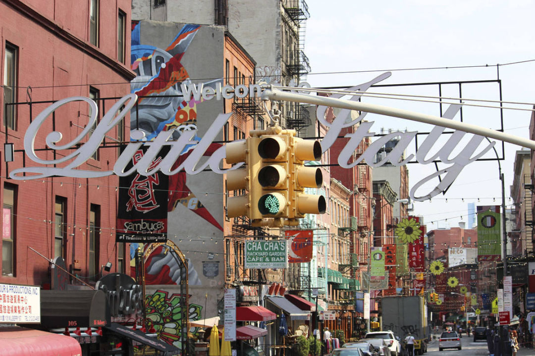 "Stadtrundfahrt" Martinique New York on Broadway, Curio Collection by