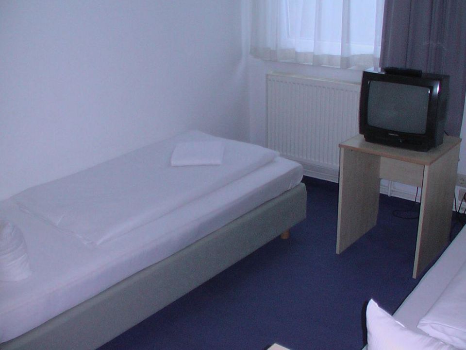 Innenansicht Der Zimmer Im 2 Sterne Bereich Enjoy Hotel Berlin City Messe Berlin Charlottenburg Wilmersdorf Holidaycheck Berlin Deutschland