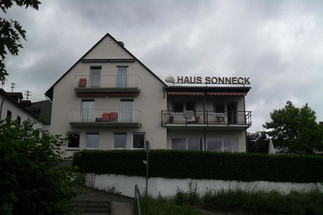 "Blick von der Straße" Pension Haus Sonneck (Manderscheid