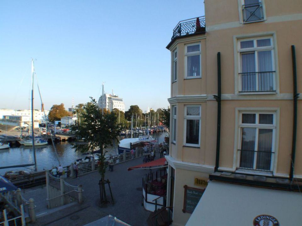 "Blick aus dem Hotelzimmer" Hotel Germania (Rostock Warnemünde