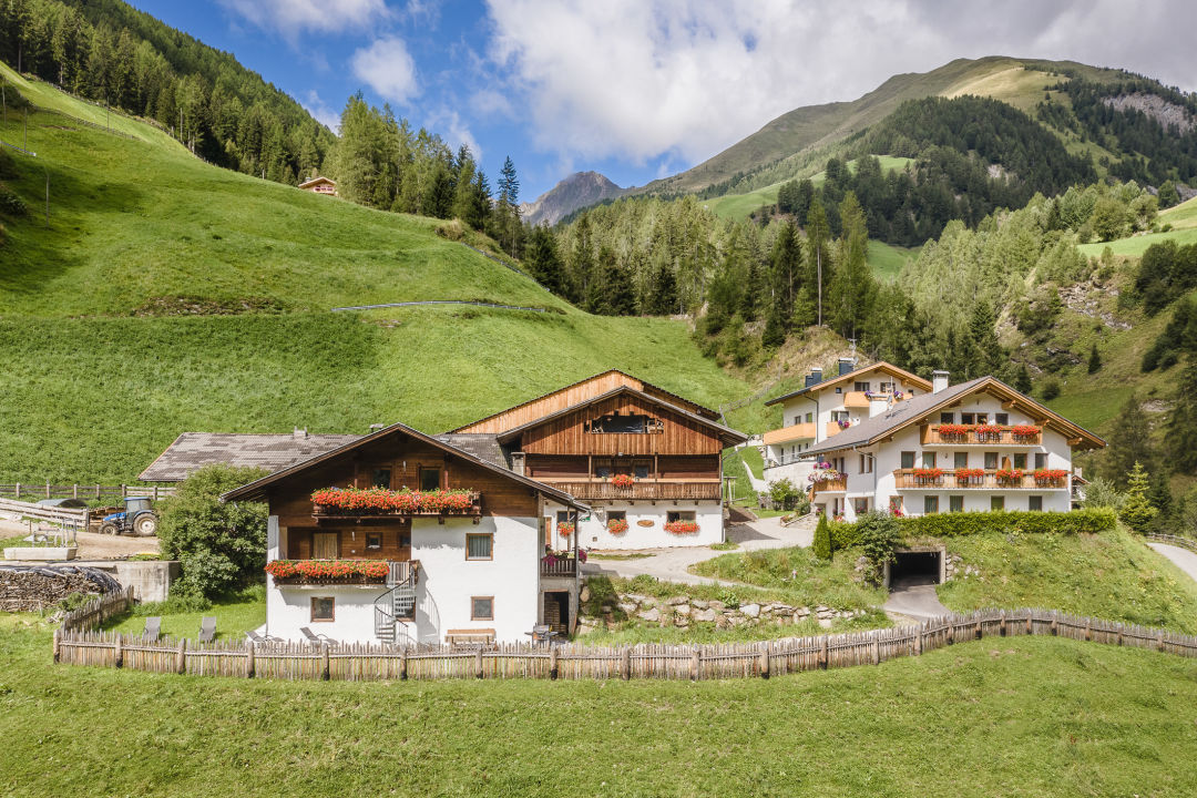 "Außenansicht" Reden Hof (Lappach) • HolidayCheck (Südtirol | Italien)