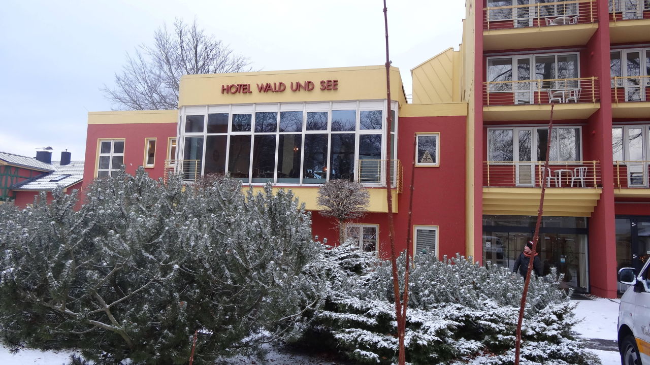 "Wald und See und nun noch Schnee" Hotel Wald und See