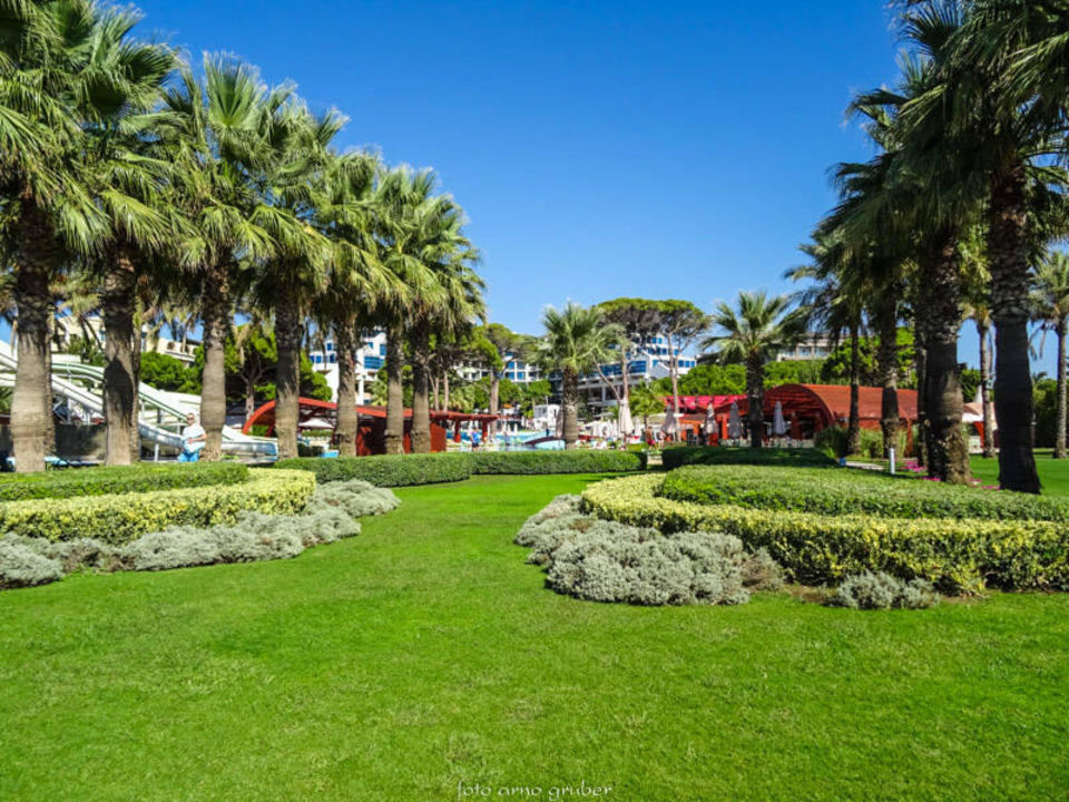 "Gepflegter Garten" Cornelia De Luxe Resort (Belek