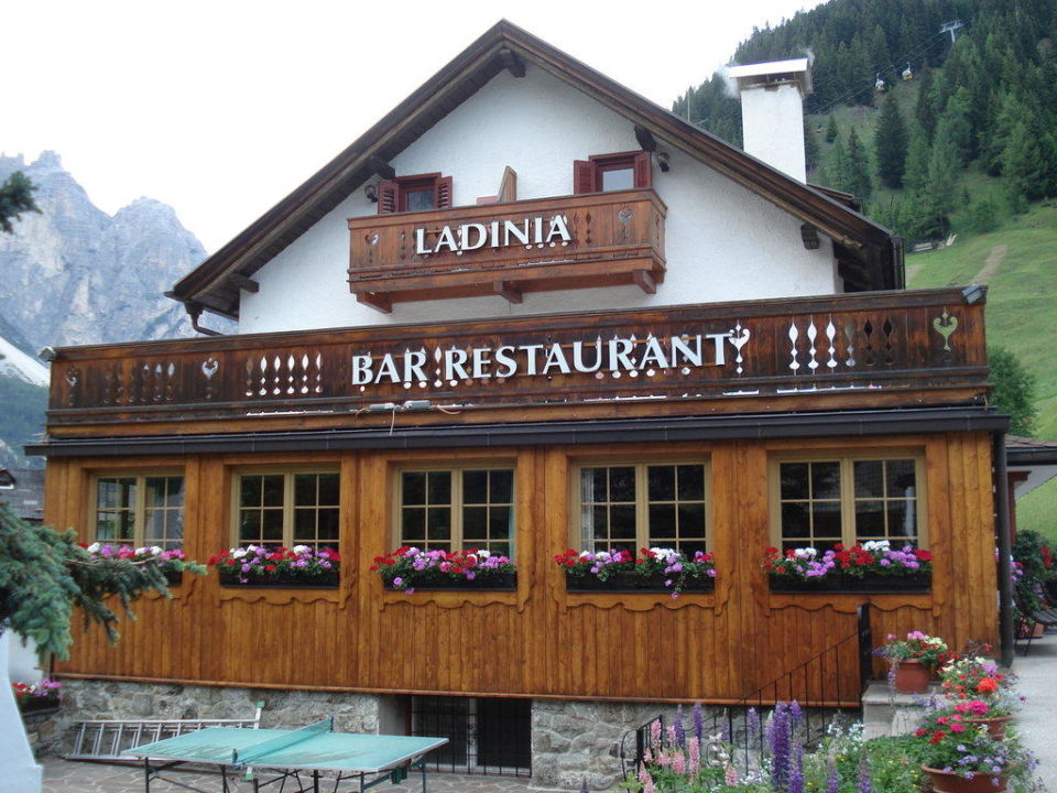 Gasthof Mit Terrasse Berghotel Ladinia Corvara Colfosco Holidaycheck Sudtirol Italien