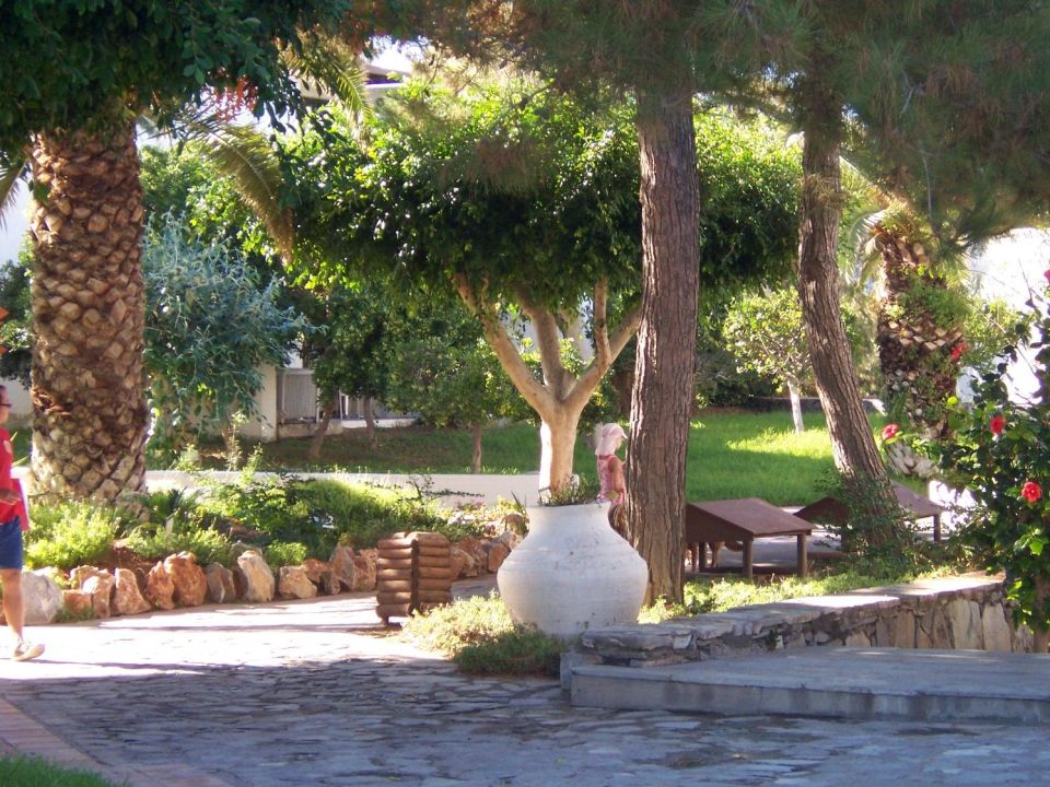 &quot;Eine Ecke im Garten&quot; Agapi Beach Resort (Amoudara