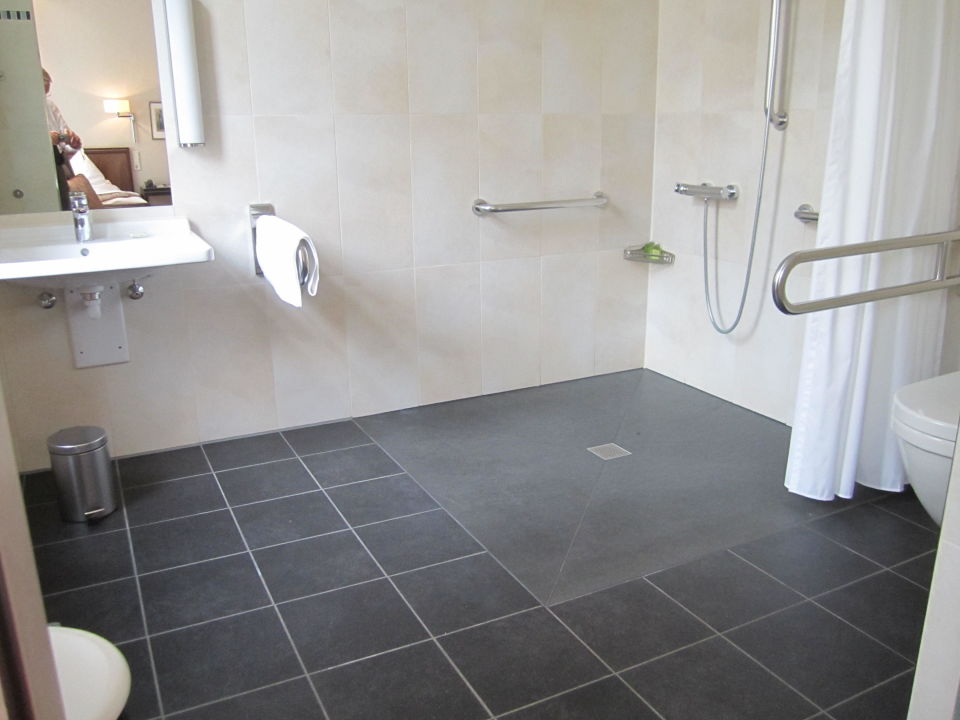 "Behindertengerechtes Bad" Kastens Hotel Luisenhof (Hannover