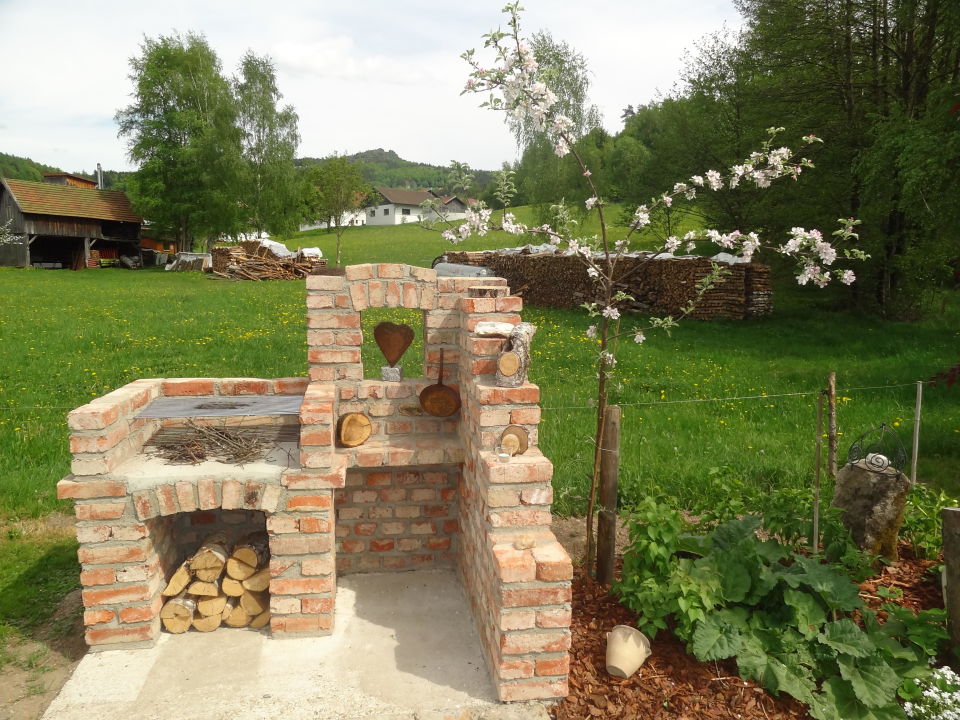 "Grillplatz direkt hinterm Haus" Ferienwohnung Fritz Gabi