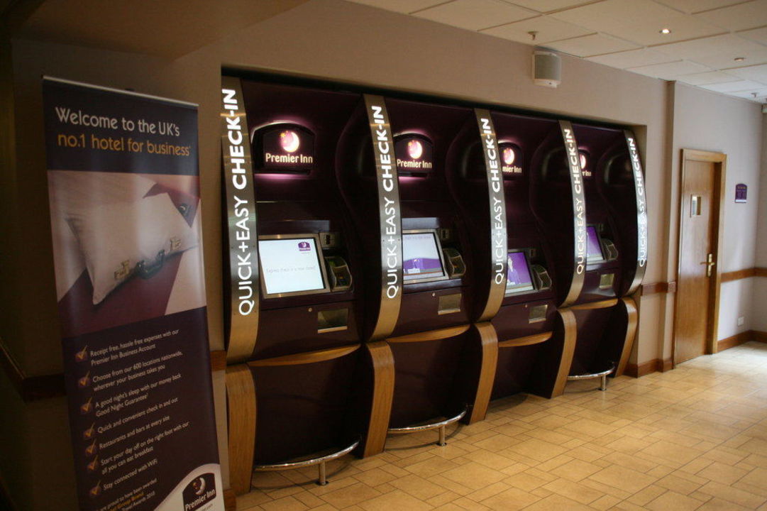 "CheckIn Bereich" Hotel Premier Inn London County Hall (City of London) • HolidayCheck