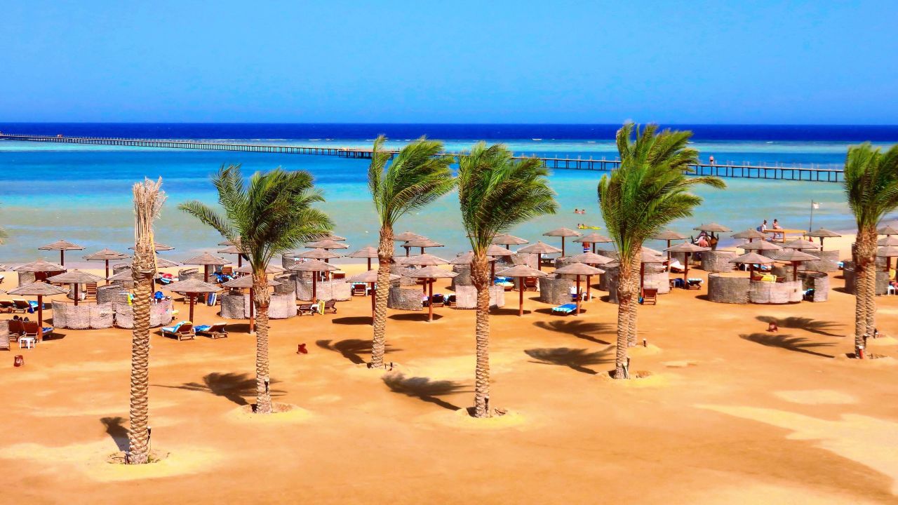 "Unser Strand" Royal Tulip Beach Resort (Marsa Alam) • HolidayCheck