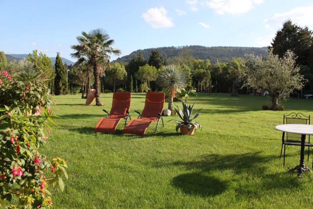 &quot;1000 qm großer mediterraner Garten zum Relaxen