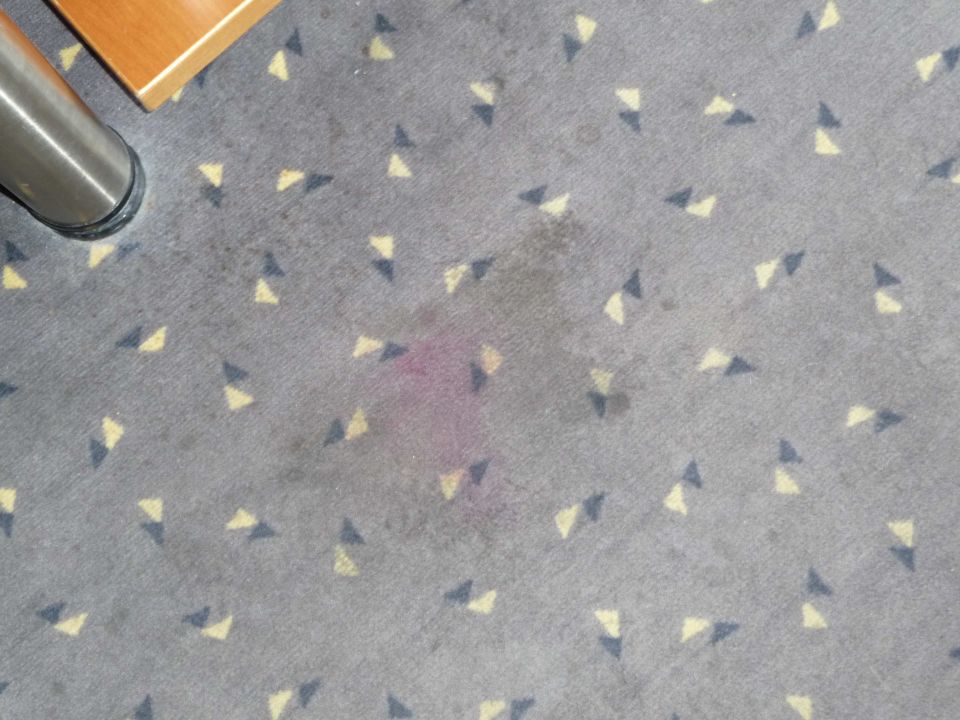Grosse Flecken Auf Teppich Victor S Residenz Hotel Berlin Tegel