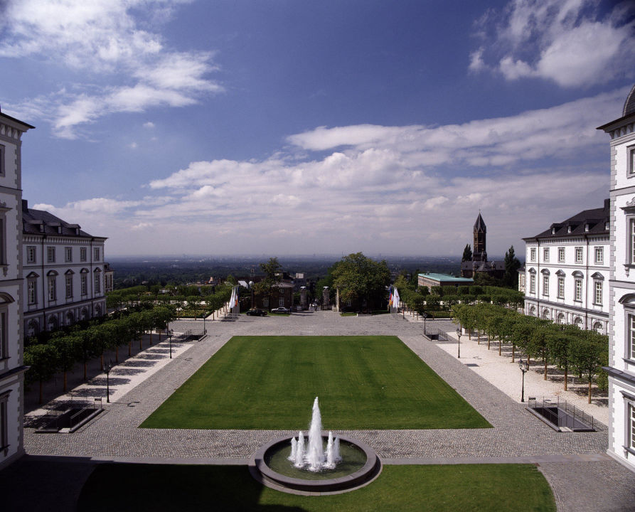 althoff-grandhotel-schloss-bensberg-ausblick-althoff-grandhotel