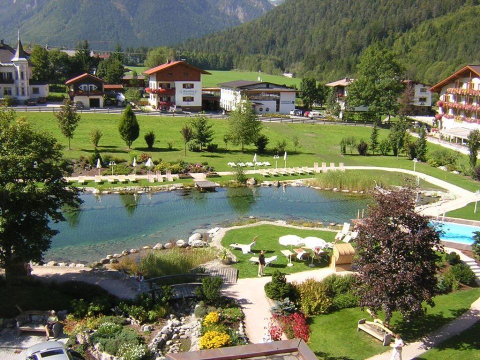 Blick Auf Garten Badeteich Pool Das Rieser Pertisau