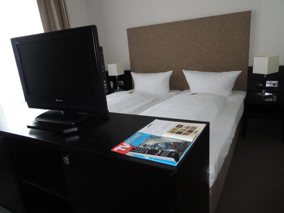 "Zimmer104, Bett mit TV" Hotel Friends Mittelrhein ...