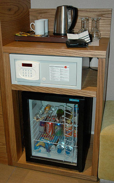 "Teeküche mit Safe und MiniKühlschrank" Casa De Maris Spa & Resort