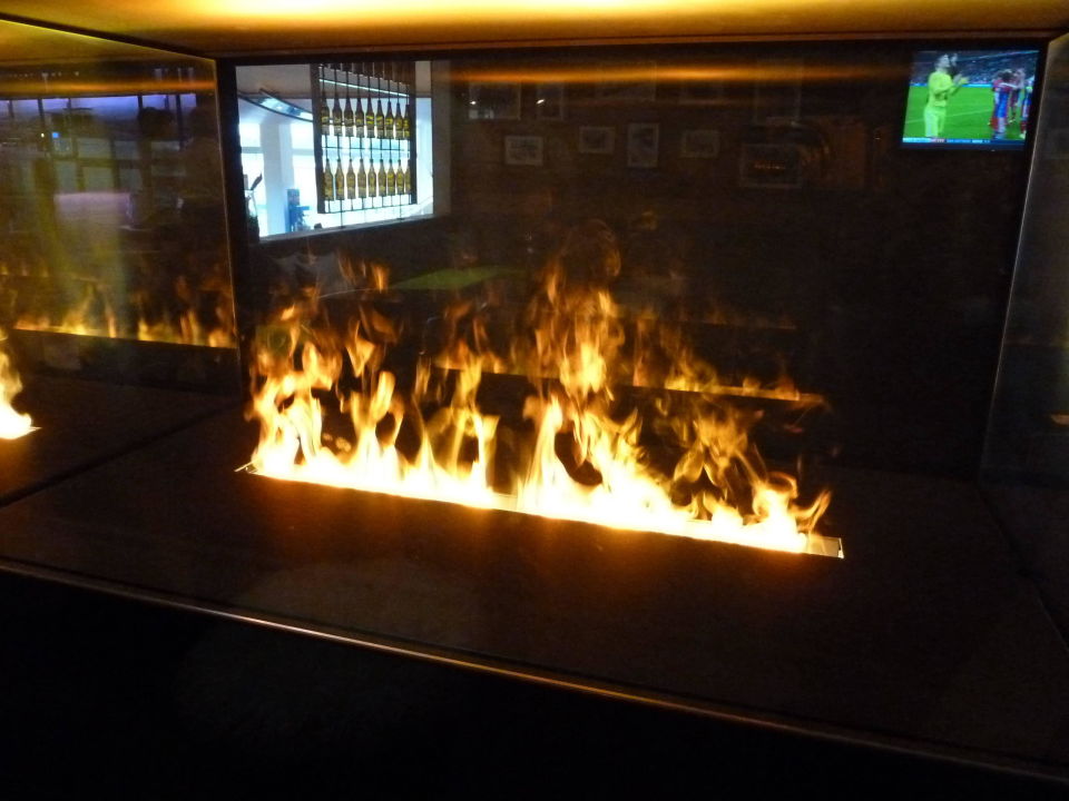 Hinterhofpavillons mit Kaminen