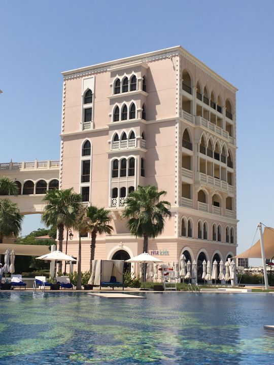 Pool The Ritz Carlton Abu Dhabi Grand Canal Abu Dhabi Holidaycheck Abu Dhabi Vereinigte