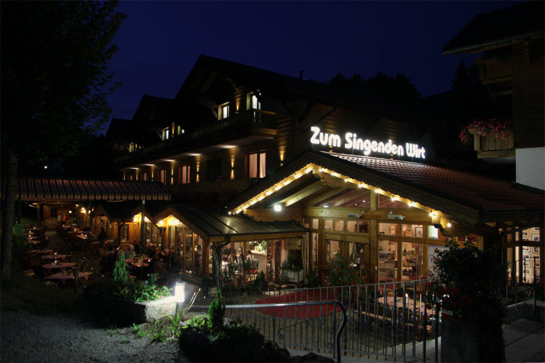 "Hotel Mariandl bei Nacht" Hotel Mariandl Singender Wirt ...