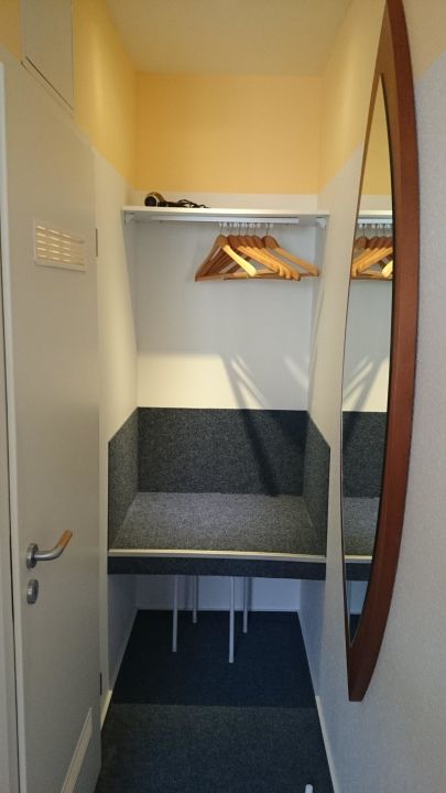 "Ablage und Badezimmertür" City Hotel-Pension Brandenburg (Brandenburg