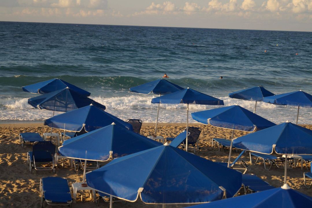 "Unsere blauen Sonnenschirme" SENTIDO Aegean Pearl (Rethymno