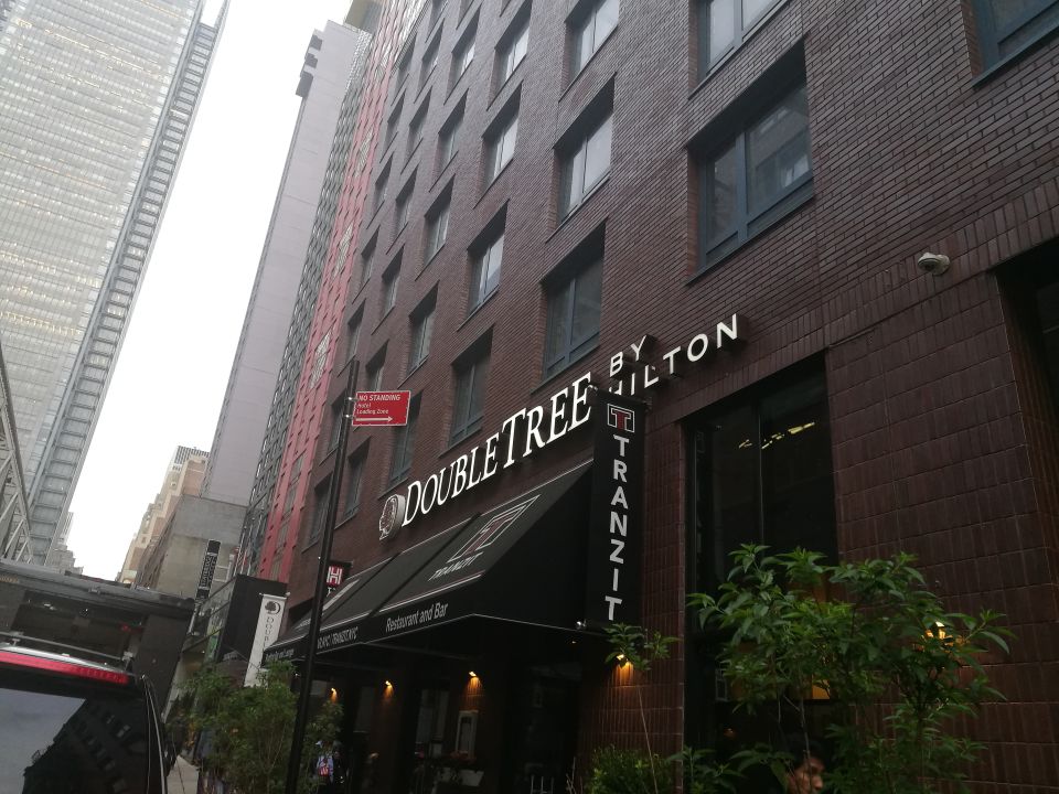 "Außenansicht" DoubleTree by Hilton Hotel New York Times Square West
