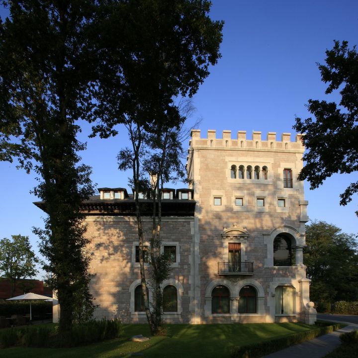 "Außenansicht" Hotel Castillo Del Bosque La Zoreda (Oviedo ...