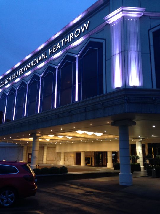 "Lobby" Radisson Blu Hotel Edwardian Heathrow (Heathrow) • HolidayCheck