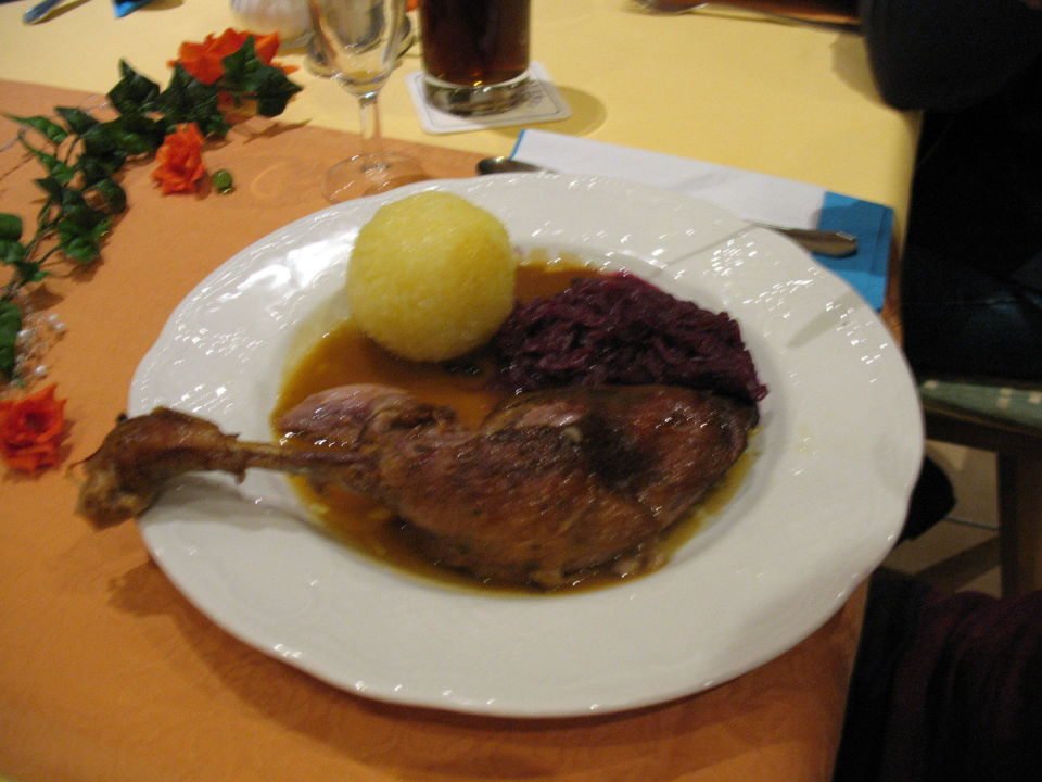 &amp;quot;Gänsekeule mit Rotkraut und Knödeln&amp;quot; Panoramahotel Grobauer ...