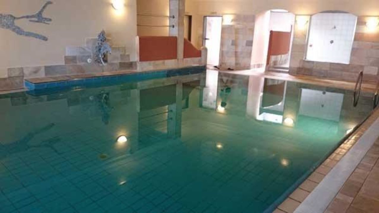 "BÄRENSTARK Hallenbad !" Hotel Traube am See (Friedrichshafen