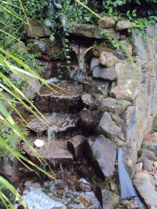 "Schöner Wasserfall am Gartenteich" Hotel Garni Zur Alten Post