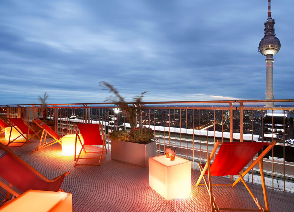 "Dachterrasse bei Nacht" Park Inn by Radisson Berlin ...