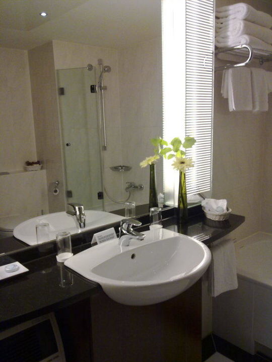 "Badezimmer - Waschbecken" Sheraton Carlton Hotel Nürnberg (Nürnberg