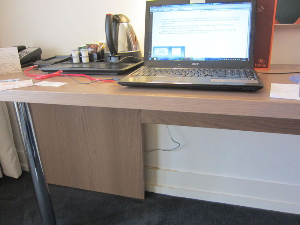 Schmutzige Wand Unter Dem Schreibtisch Hilton Dublin Kilmainham