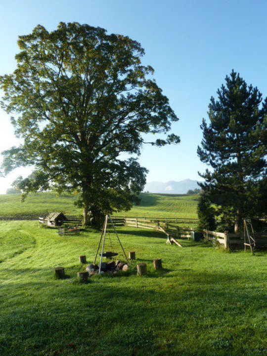 " Garten vor dem Haus" Hof Gottenau (Fischbachau) • HolidayCheck
