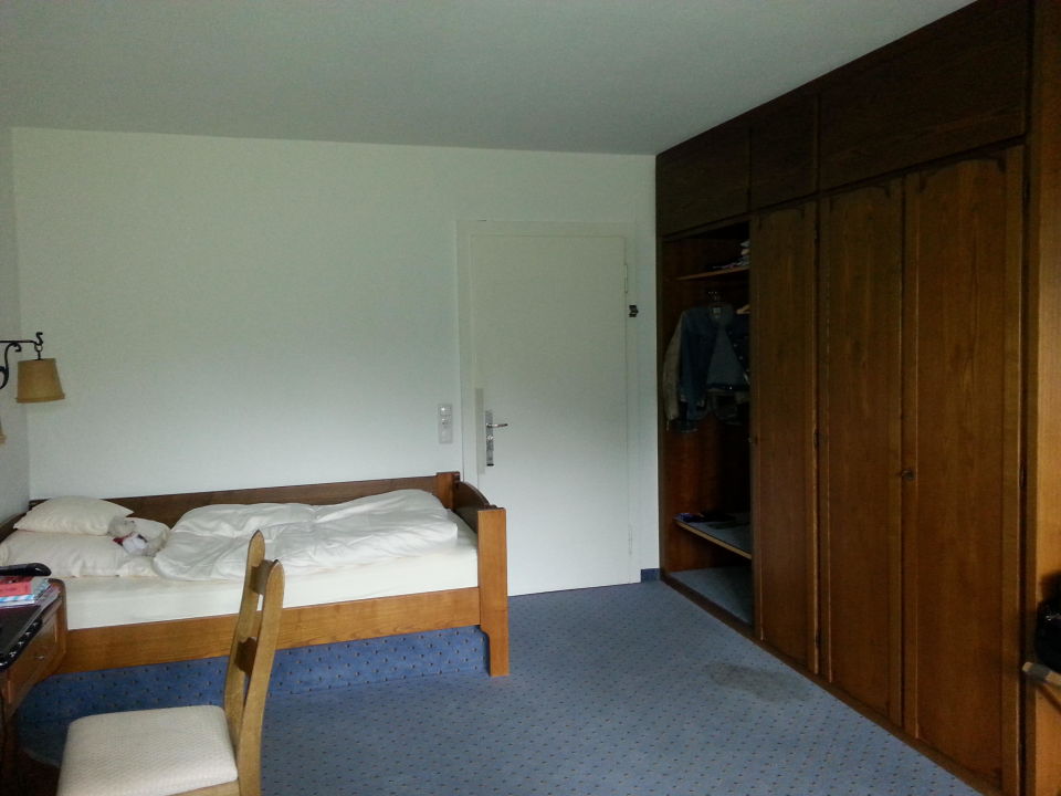 "Altes Zimmer mit Fleck auf Teppich" Hotel Prinz Luitpold Bad (Bad