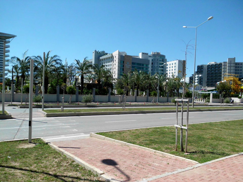 "Hotel von der Strasse aus" Sherwood Exclusive Lara (Lara