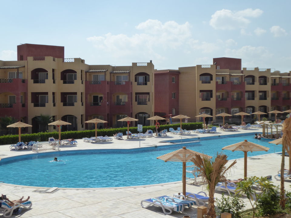 "Pool" Royal Tulip Beach Resort (Marsa Alam) • HolidayCheck (Marsa Alam