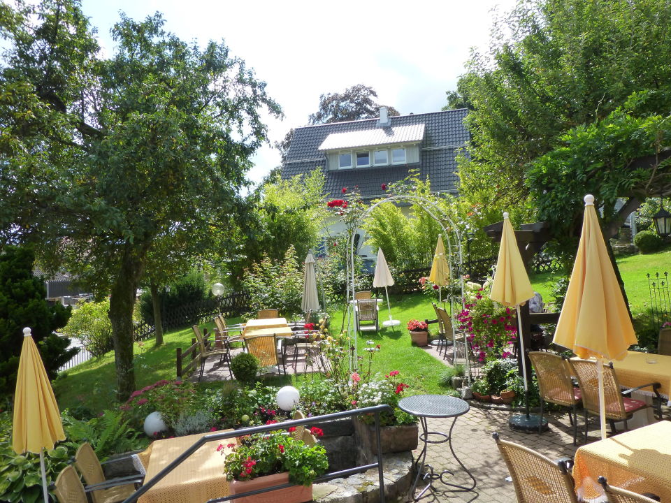 &quot;Sitzgelegenheiten im Garten&quot; Landgasthof Waldschlößchen