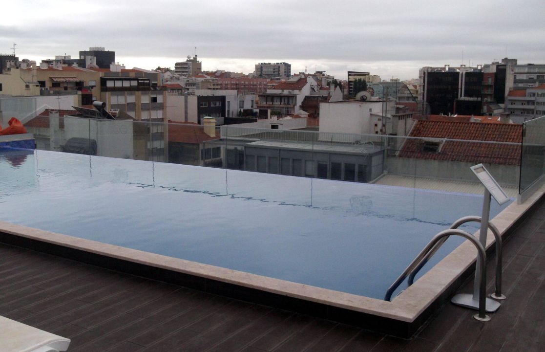 "RooftopPool" Jupiter Lisboa Hotel (Lissabon) • HolidayCheck (Lissabon