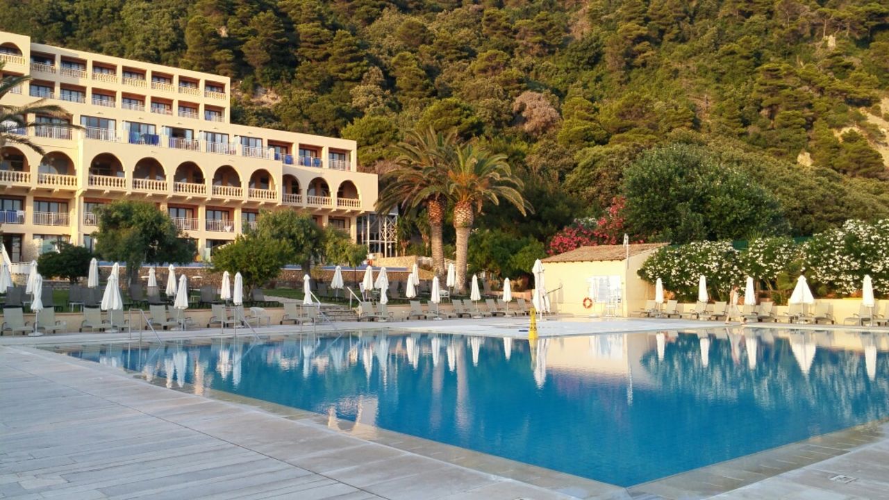 "Pool" lti Grand Hotel Glyfada (Glyfada) • HolidayCheck (Korfu